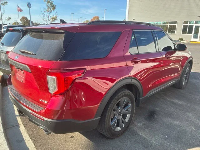 Used 2023 Rapid Red Metallic Tinted Clearcoat Ford XLT image 6