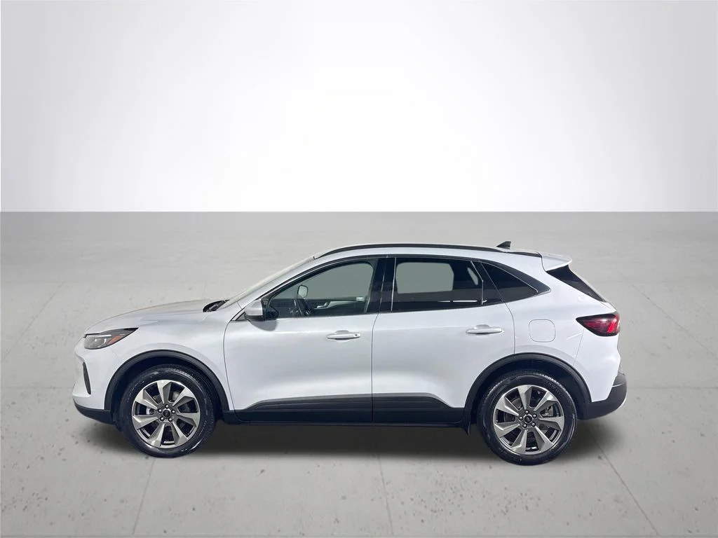 Used 2025 Silver Ford Platinum image 9
