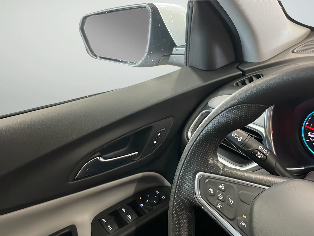 2023 Chevrolet Equinox LT - Photo 32