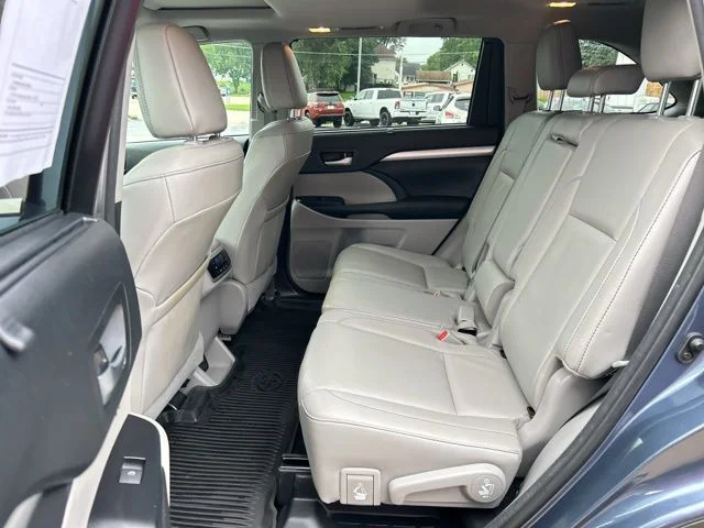Used 2017 Shoreline Mist Toyota XLE image 18