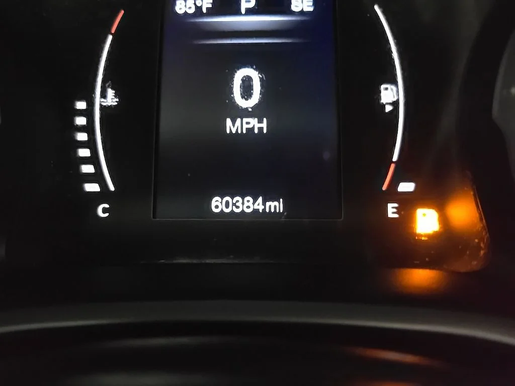 Used 2018 White Jeep Latitude image 22