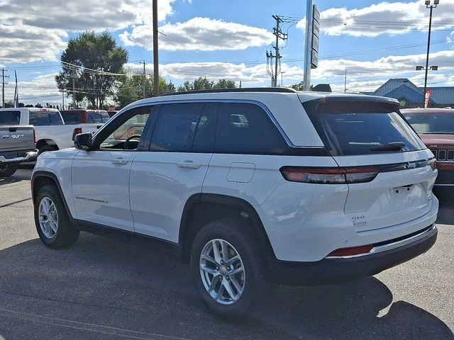 New 2025 White Jeep Laredo X image 5