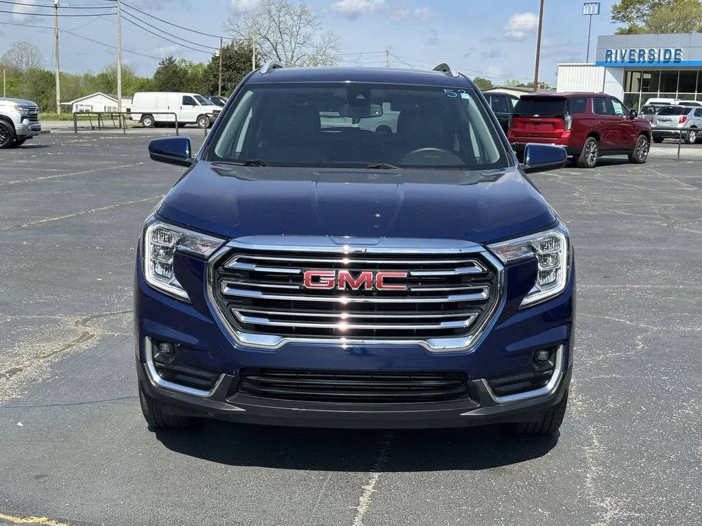 Used 2023 Marine Metallic GMC SLT image 6