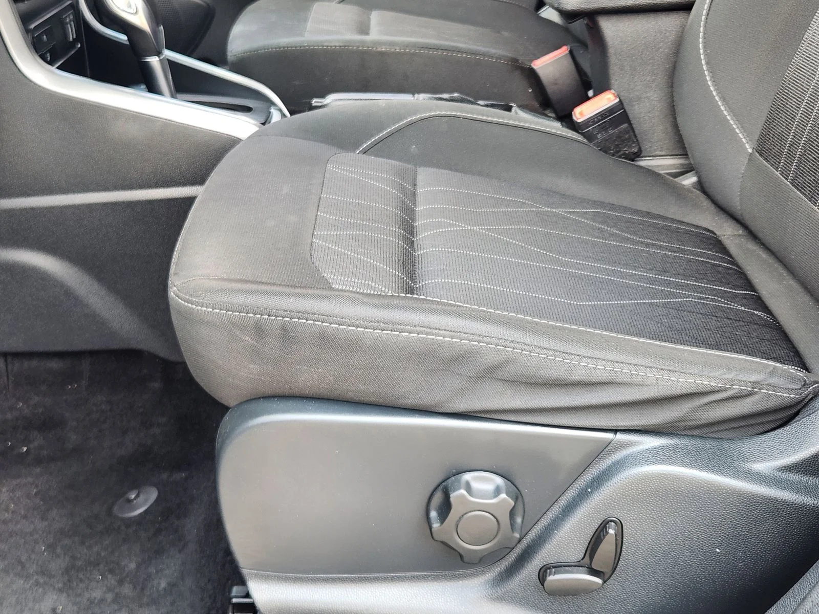 Used 2020 Black Ford SE image 23