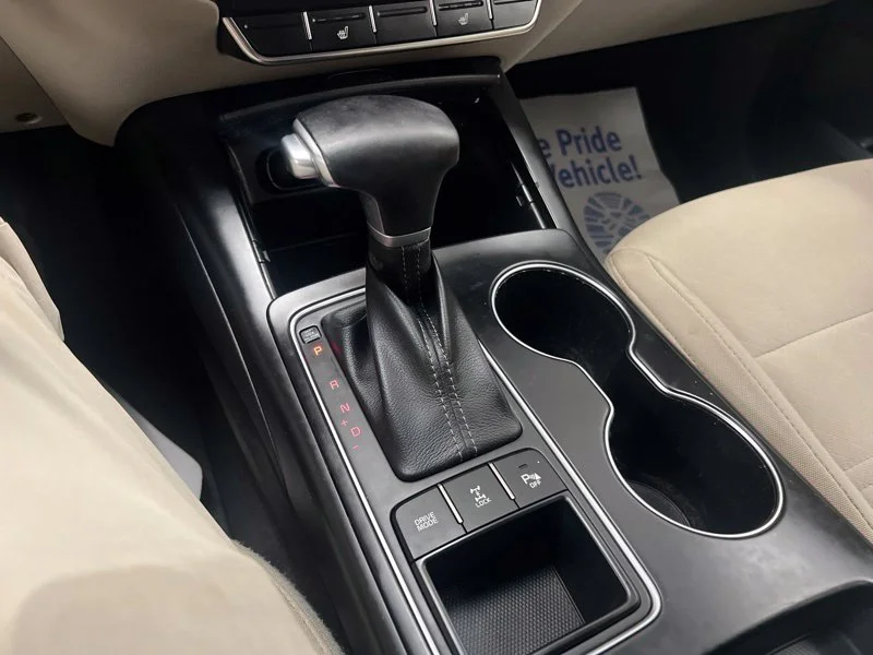 Used 2019 White Kia LX image 28