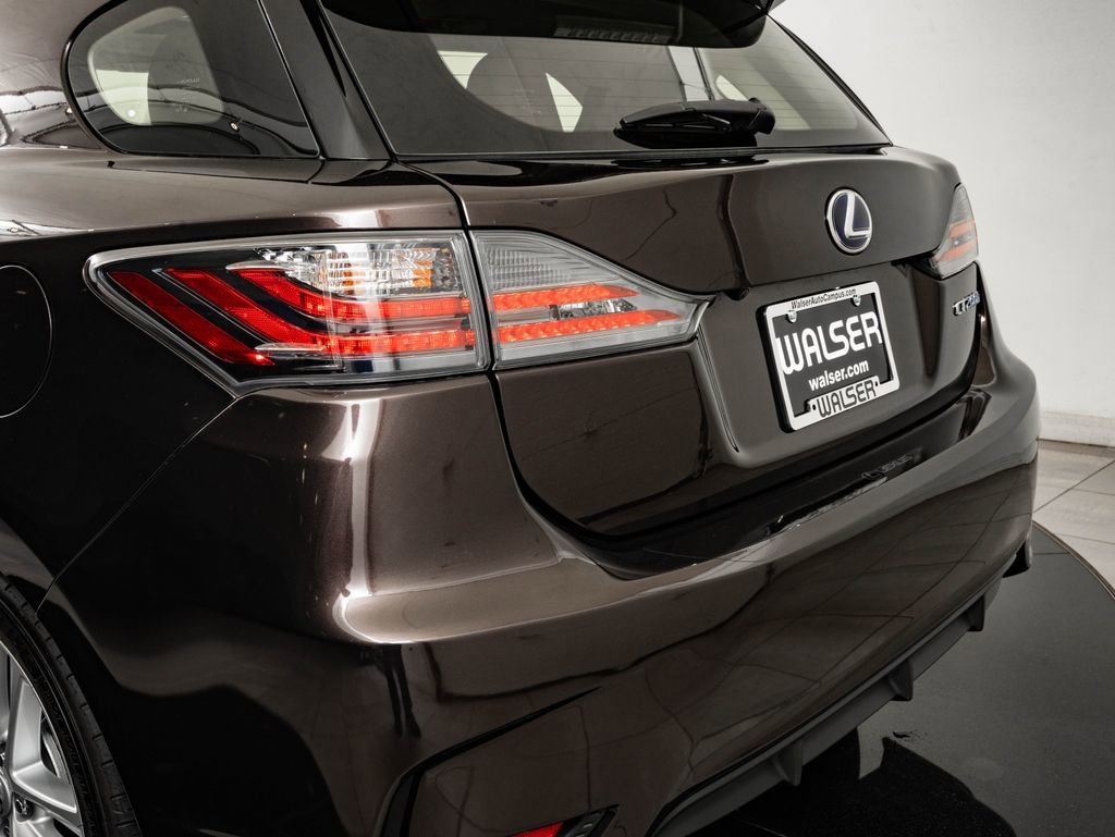 Used 2014 Pearl Lexus 200h image 18