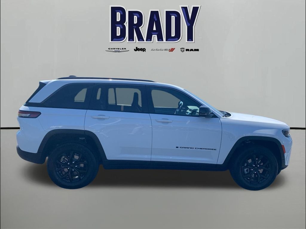 New 2026 Bright White Clear-Coat Exterior Paint Jeep Laredo Altitude image 8