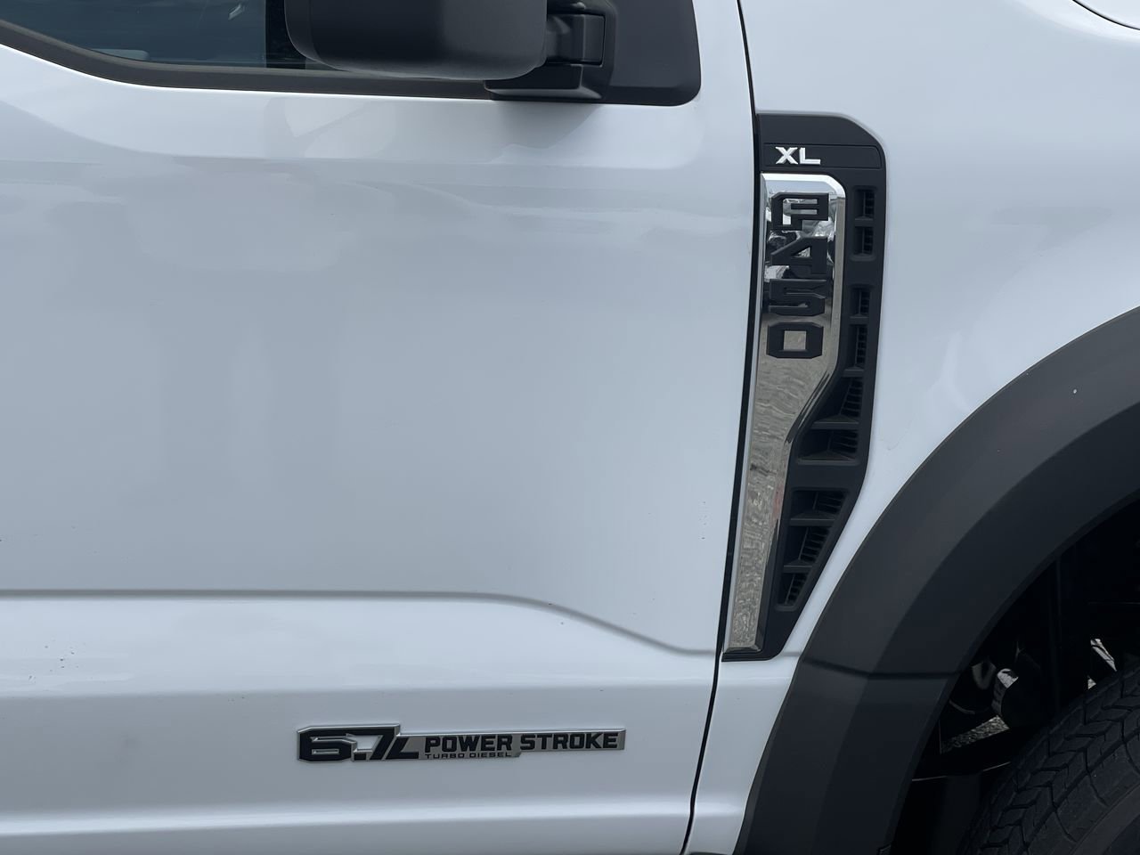 New 2025 Oxford White Ford XL image 8