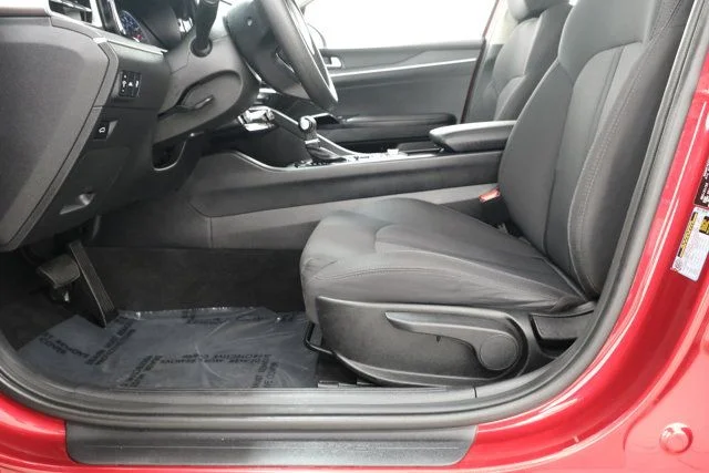 Used 2023 Red Kia LXS image 31