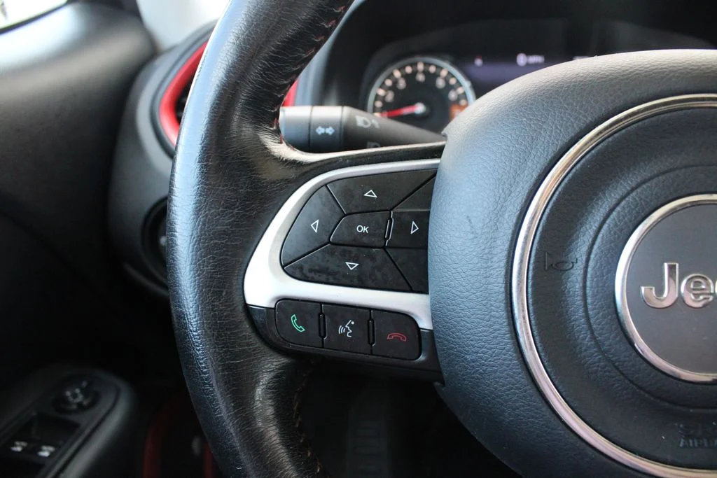 Used 2016 Black Jeep Trailhawk image 11