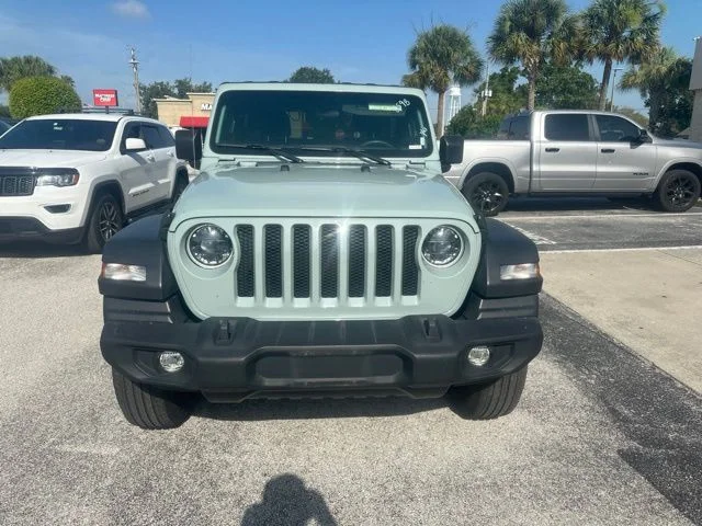 Used 2023 Gray Jeep Sport S image 2