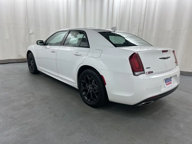 Used 2023 White Chrysler Touring image 4