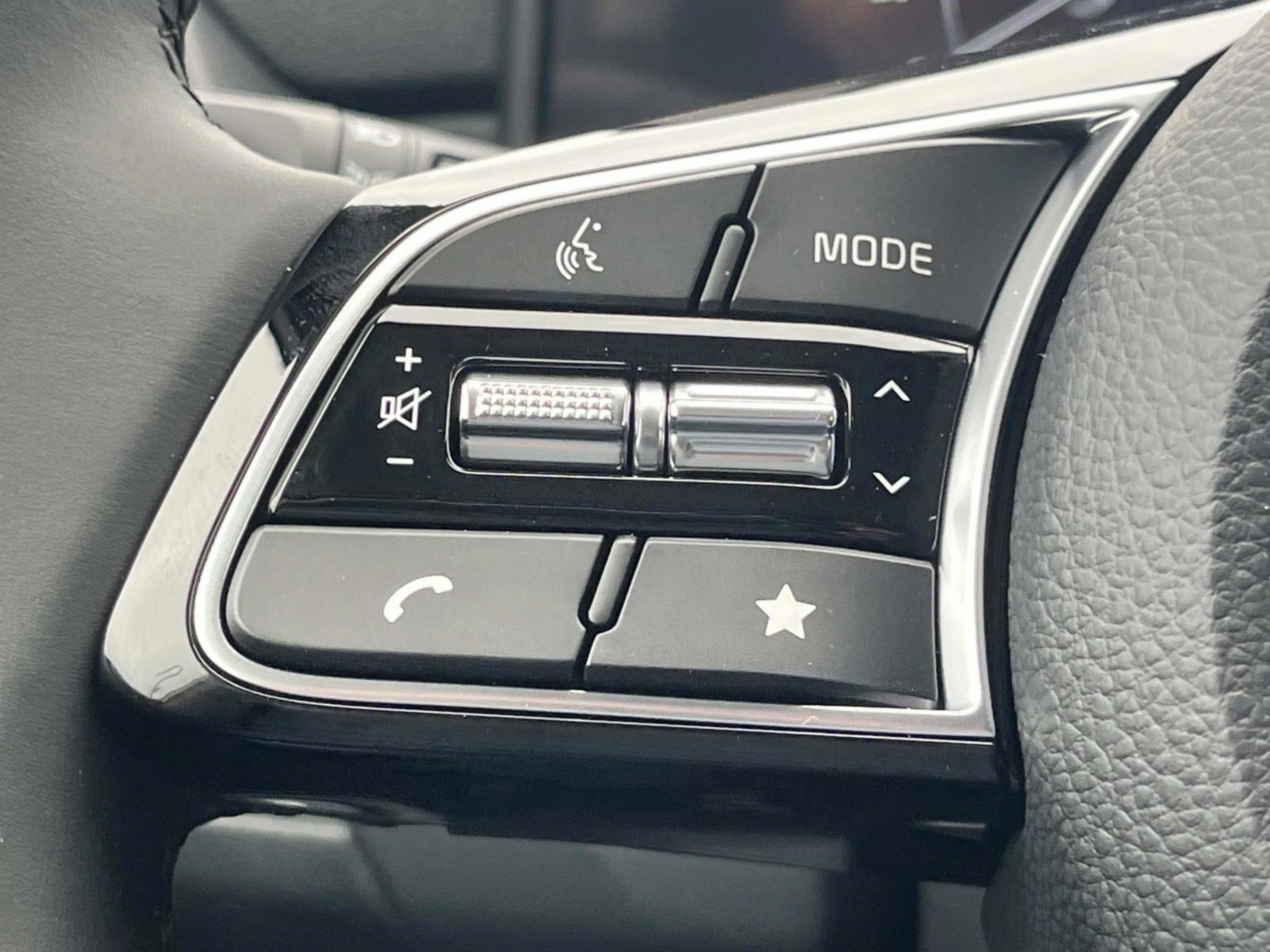 New 2026 Snow White Pearl Kia EX image 26