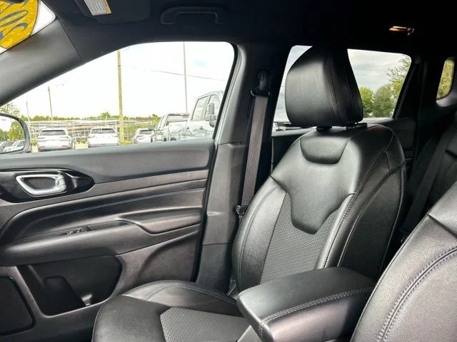 Used 2025 Silver Jeep Latitude image 32
