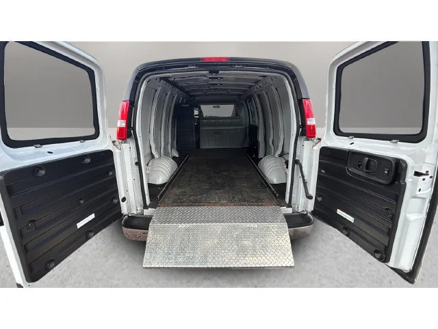Used 2022 Summit White Chevrolet WT image 32
