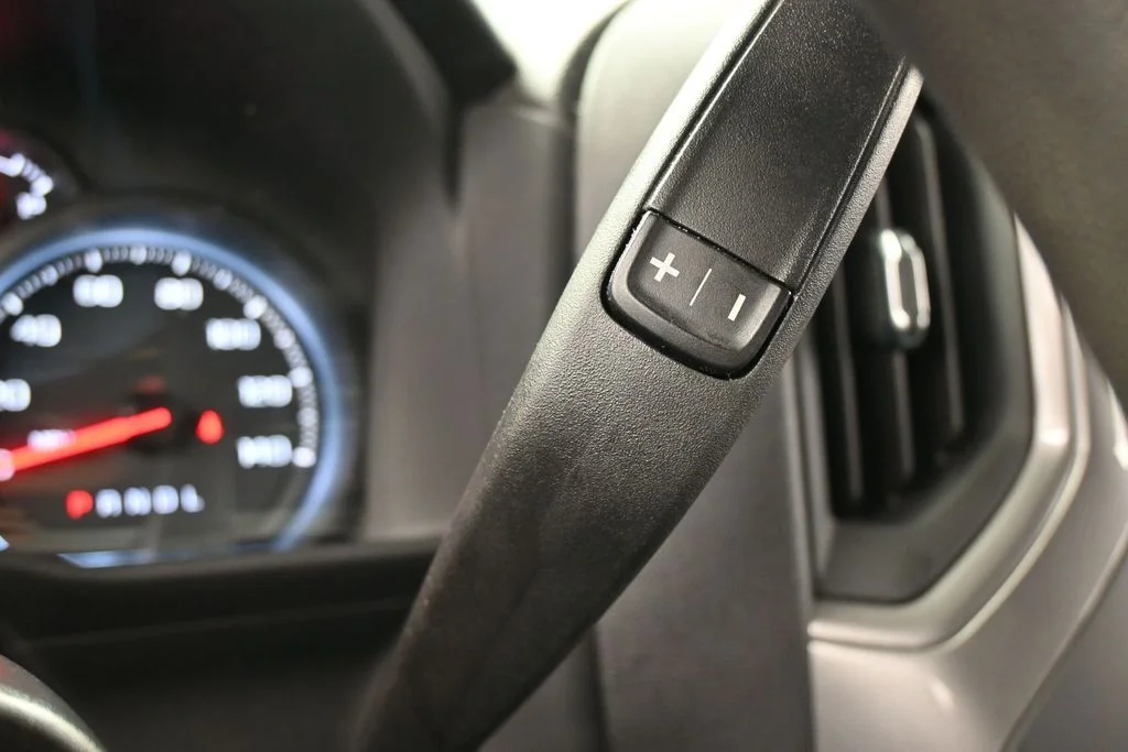 Used 2022 Summit White Chevrolet Custom image 27