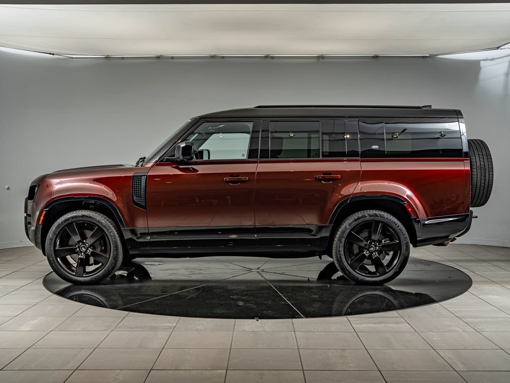 Used 2024 Sedona Red Land Rover X-Dynamic SE image 8