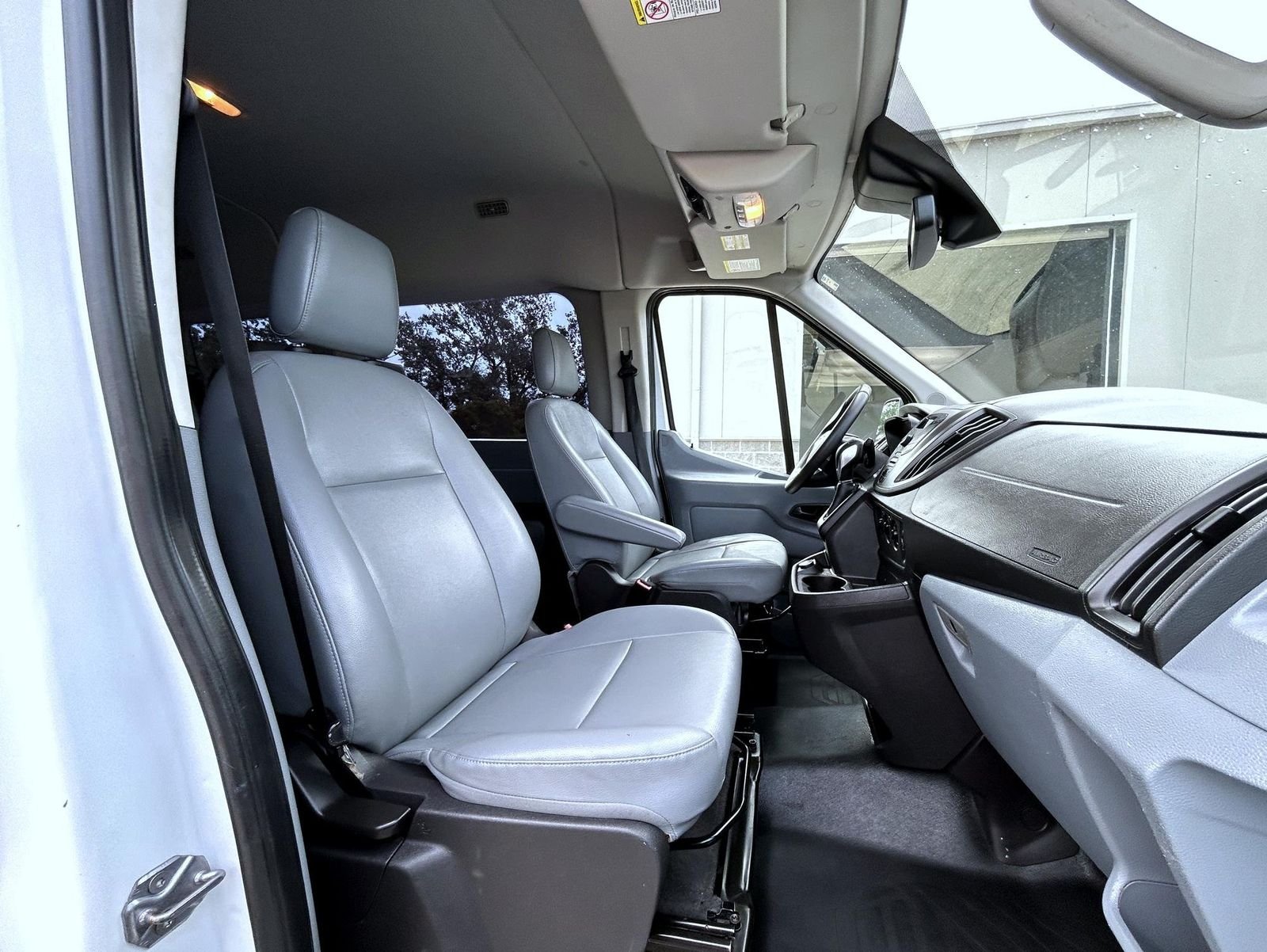 Used 2018 White Ford XL image 15