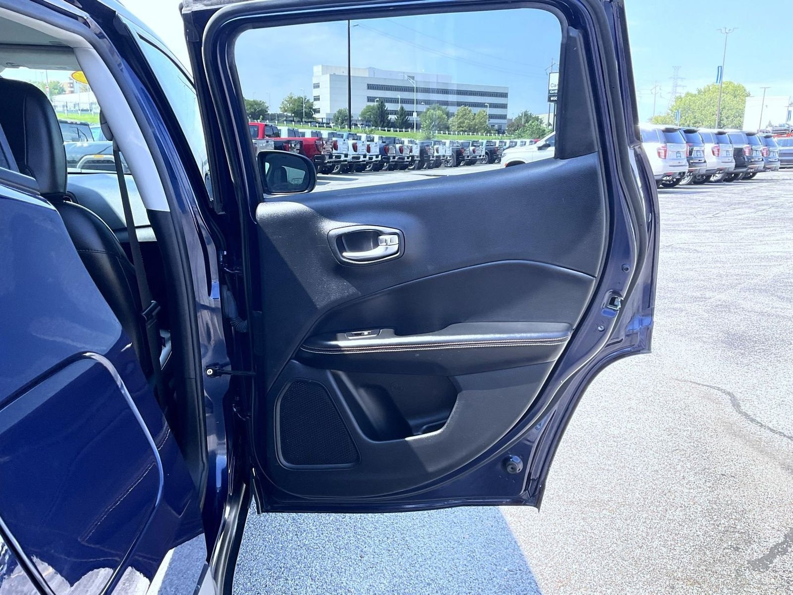 Used 2019 Blue Jeep Latitude image 17