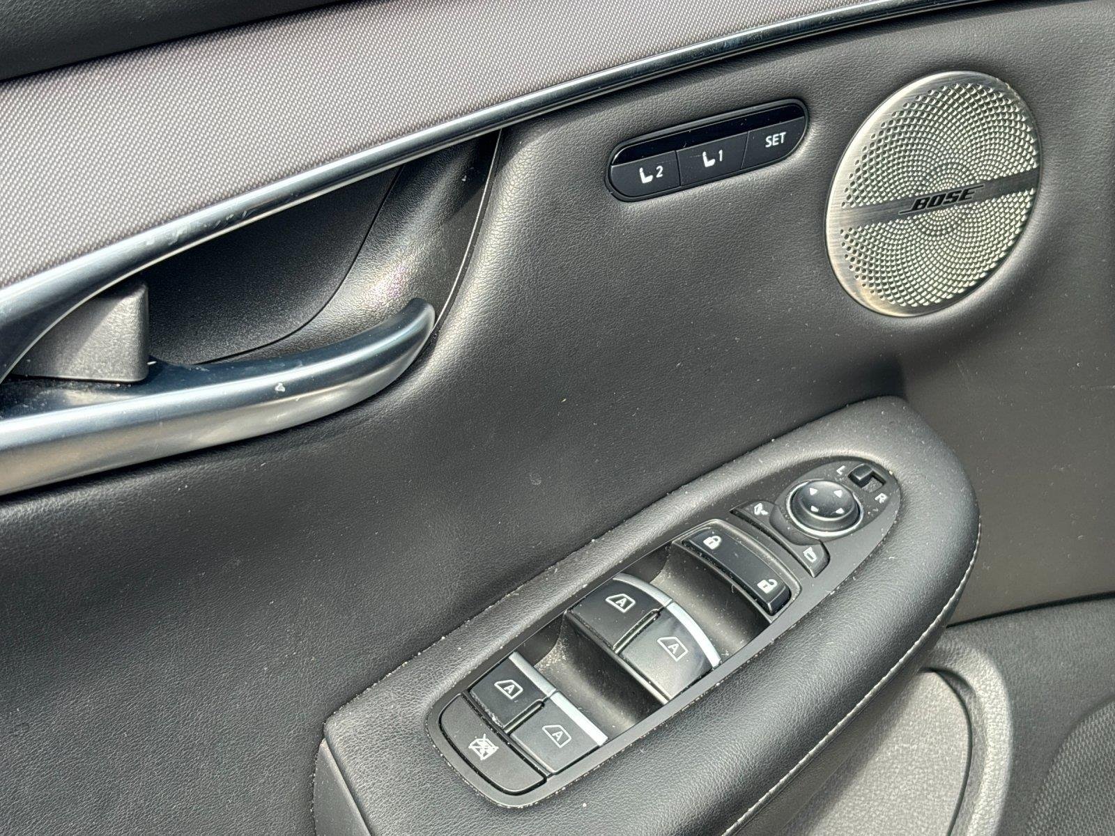 Used 2023 Hermosa Blue INFINITI LUXE image 13