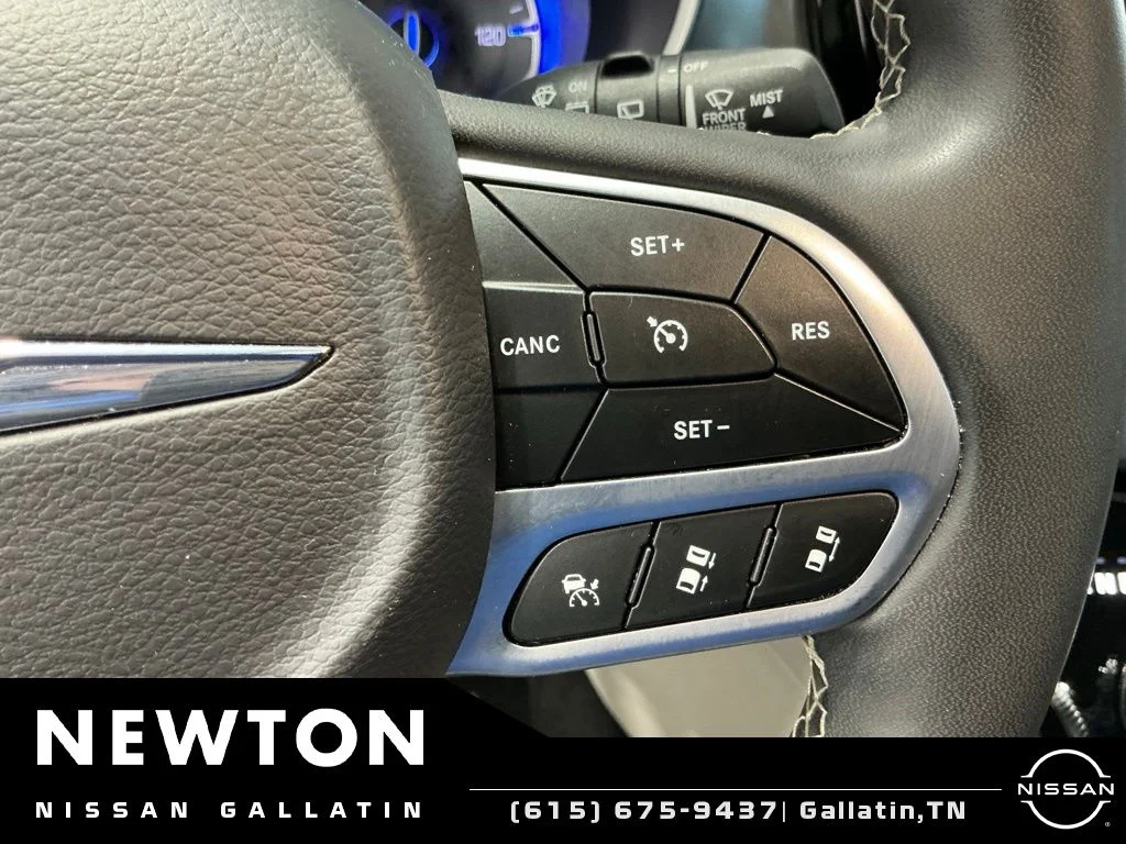 Used 2023 Bright White Clearcoat Chrysler Touring L image 34