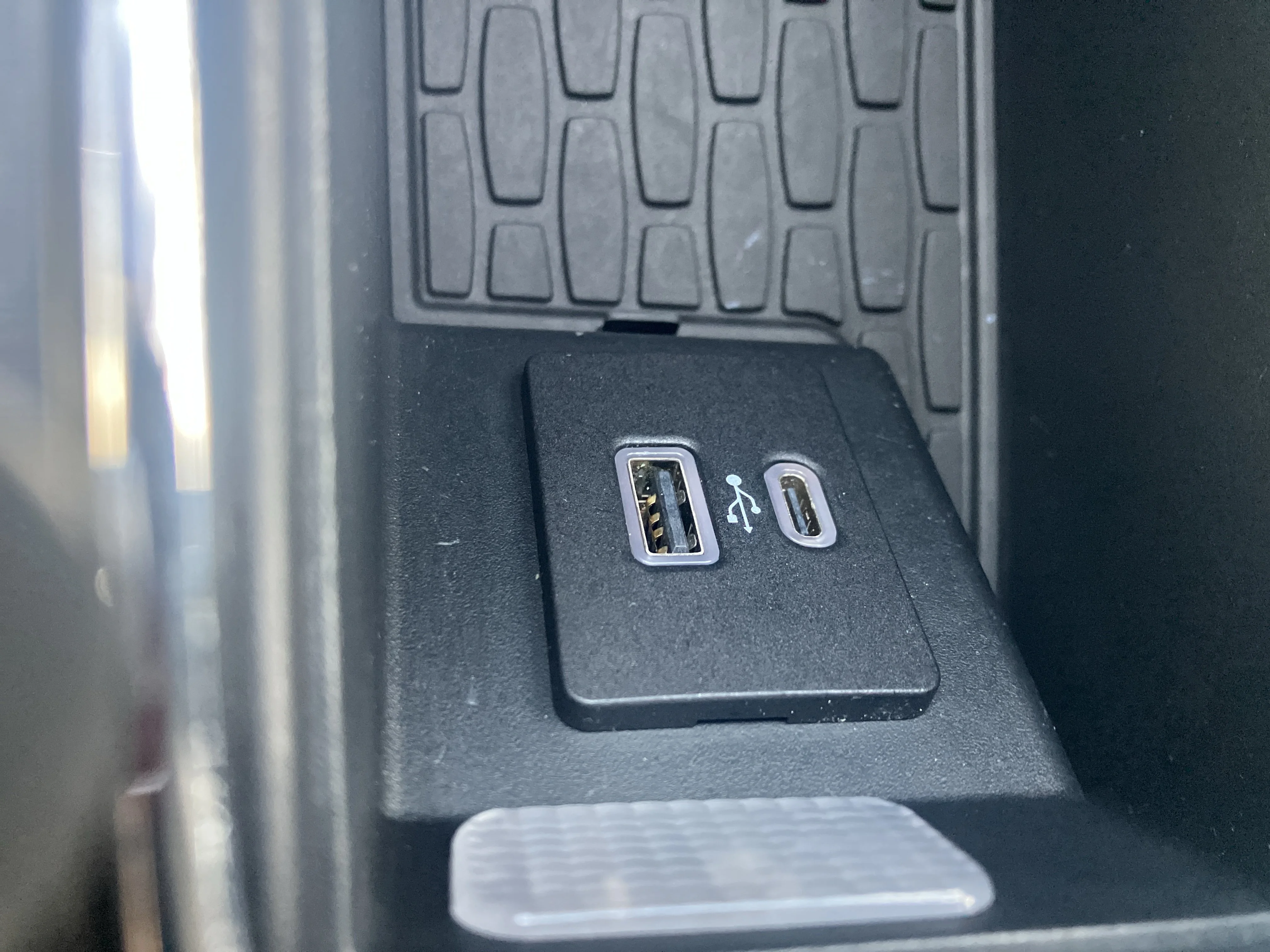Used 2020 Radiance Metallic Lincoln Grand Touring image 34