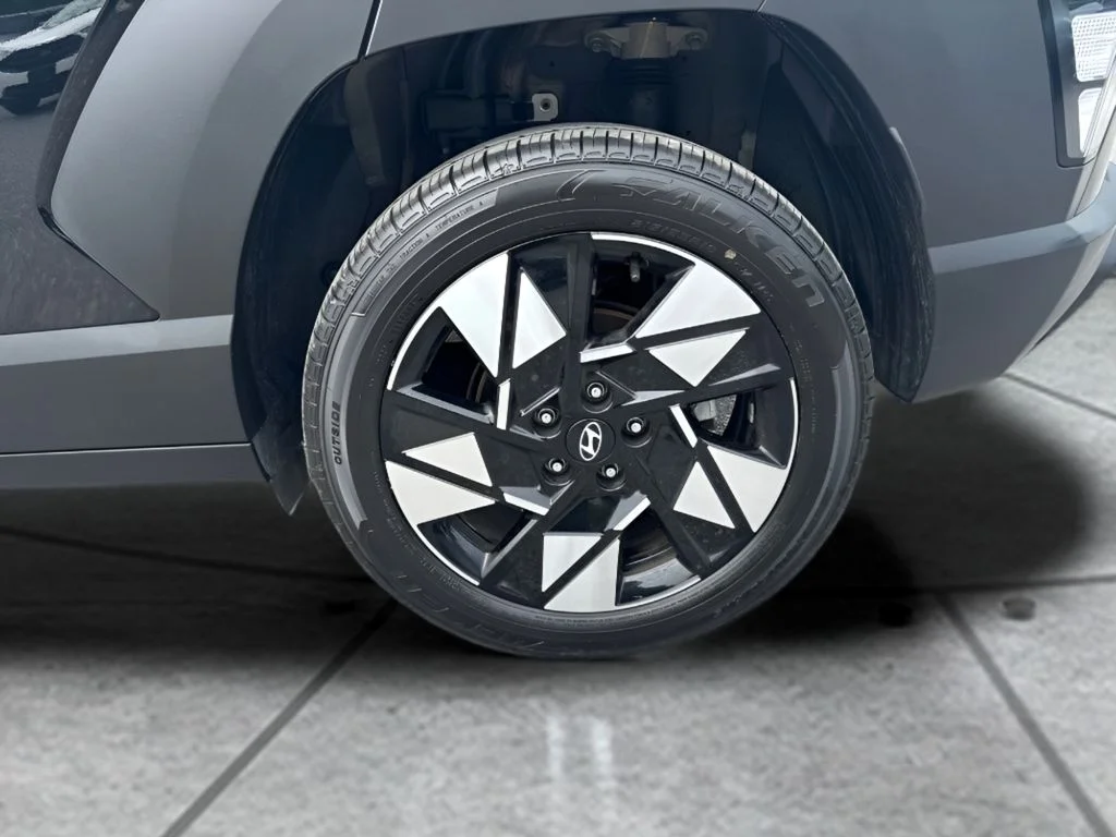 Used 2024 Black Hyundai SEL image 18