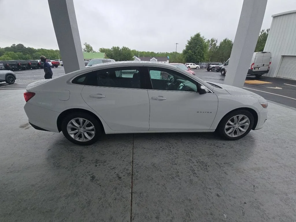 Used 2024 Summit White Chevrolet 1LT image 13