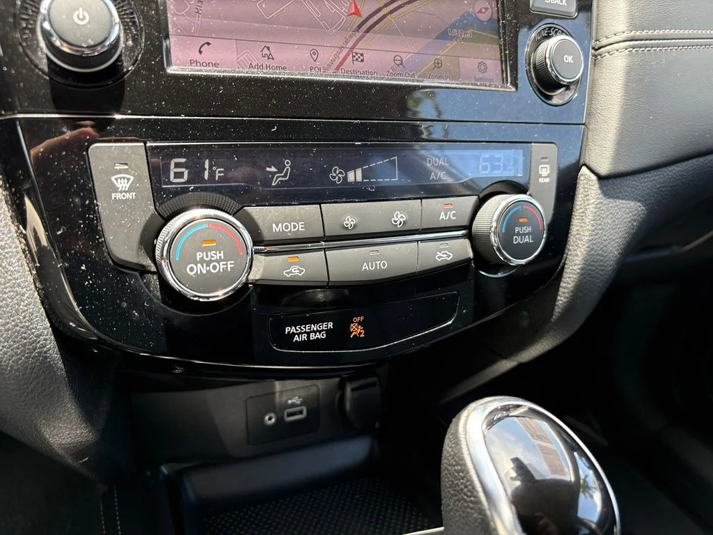 Used 2018 Silver Nissan SL image 26
