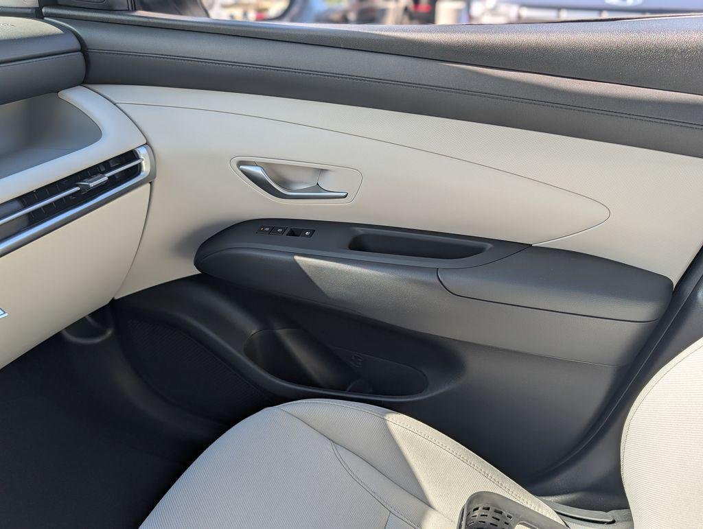 New 2026 White Hyundai SEL FWD image 28