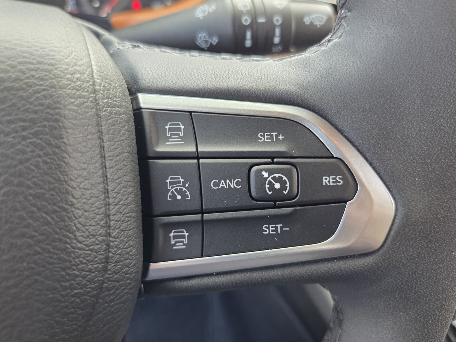 Used 2025 Bright White Clearcoat Jeep Limited image 22