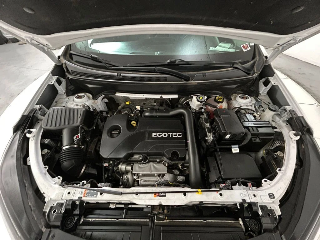 Used 2022 White Chevrolet LT image 21