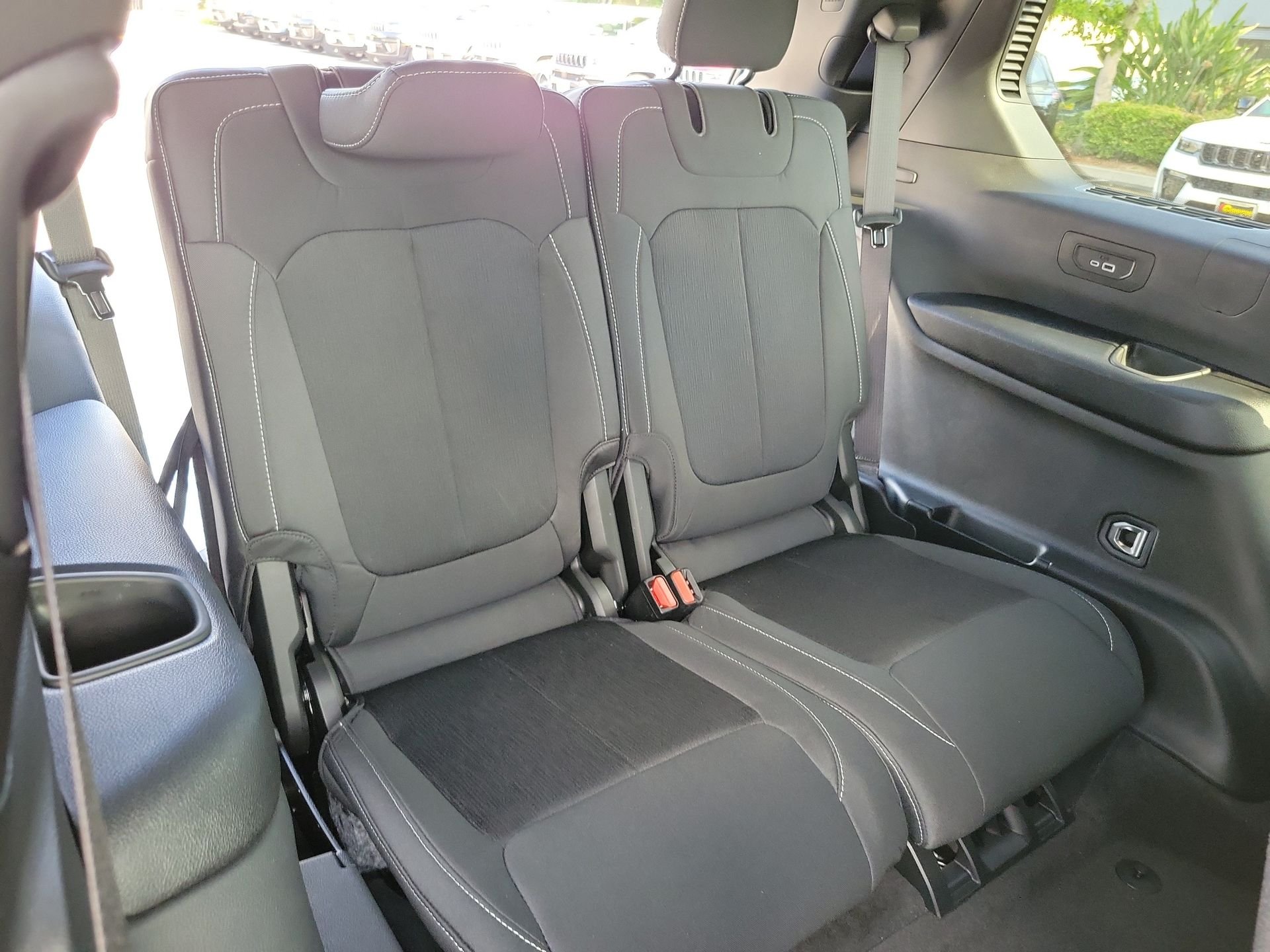 New 2026 Baltic Gray Metallic Clear-Coat Exterior Paint Jeep Laredo X image 21