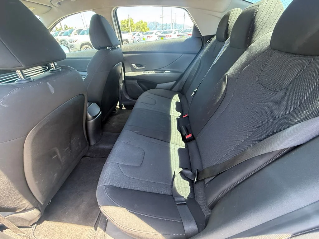 Used 2021 Gray Hyundai SE image 5