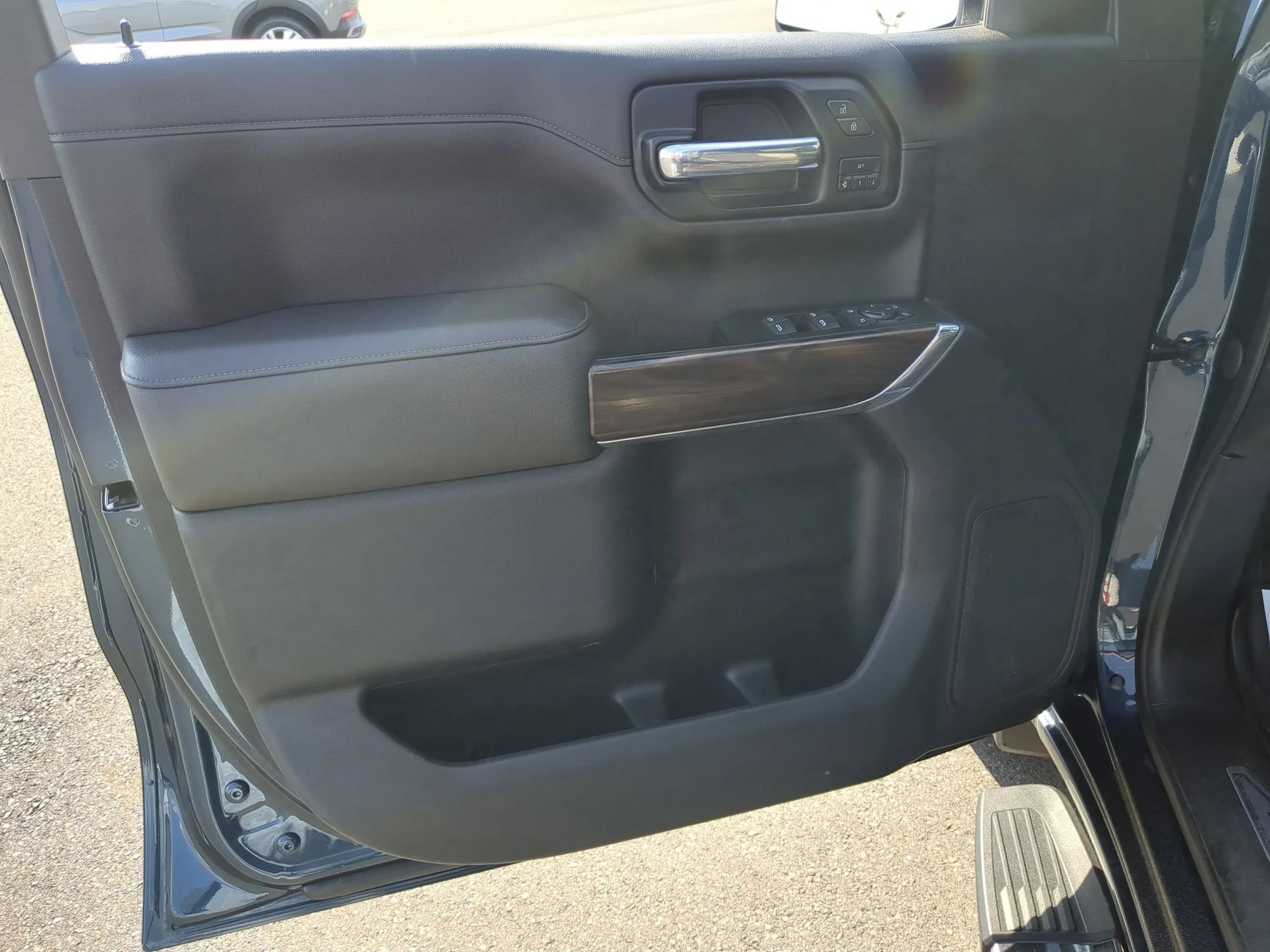 Used 2021 Pacific Blue Metallic GMC SLT image 19
