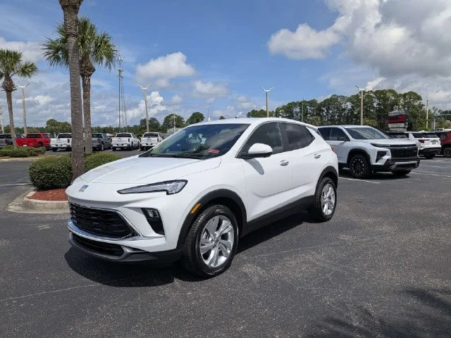 New 2026 Summit White Buick Preferred image 7