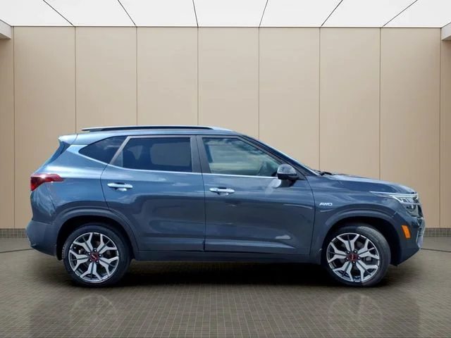Used 2022 Gray Kia SX image 7