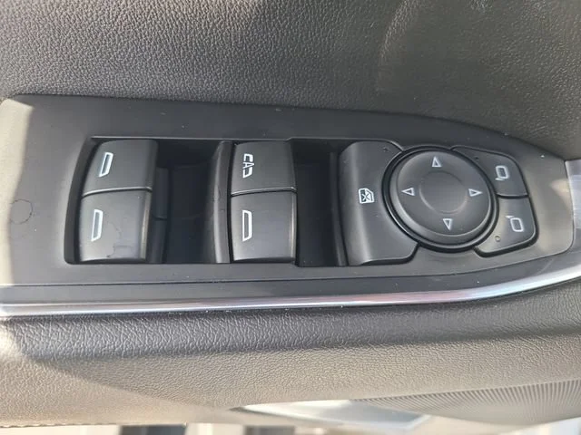 Used 2023 SUMMIT WHITE Chevrolet LT image 17