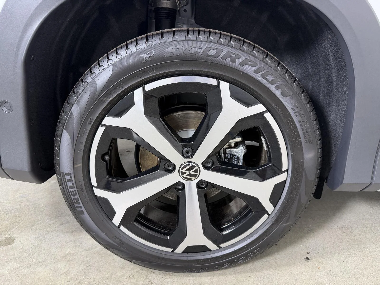 New 2026 Pure White Volkswagen SE image 18