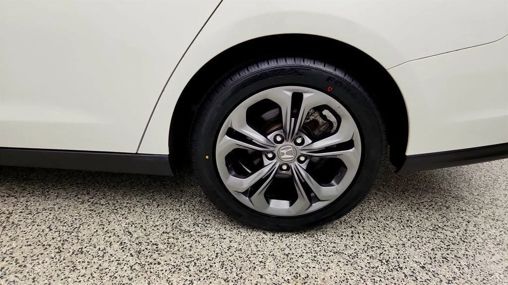 Used 2024 Platinum White Pearl Honda EX CVT image 9