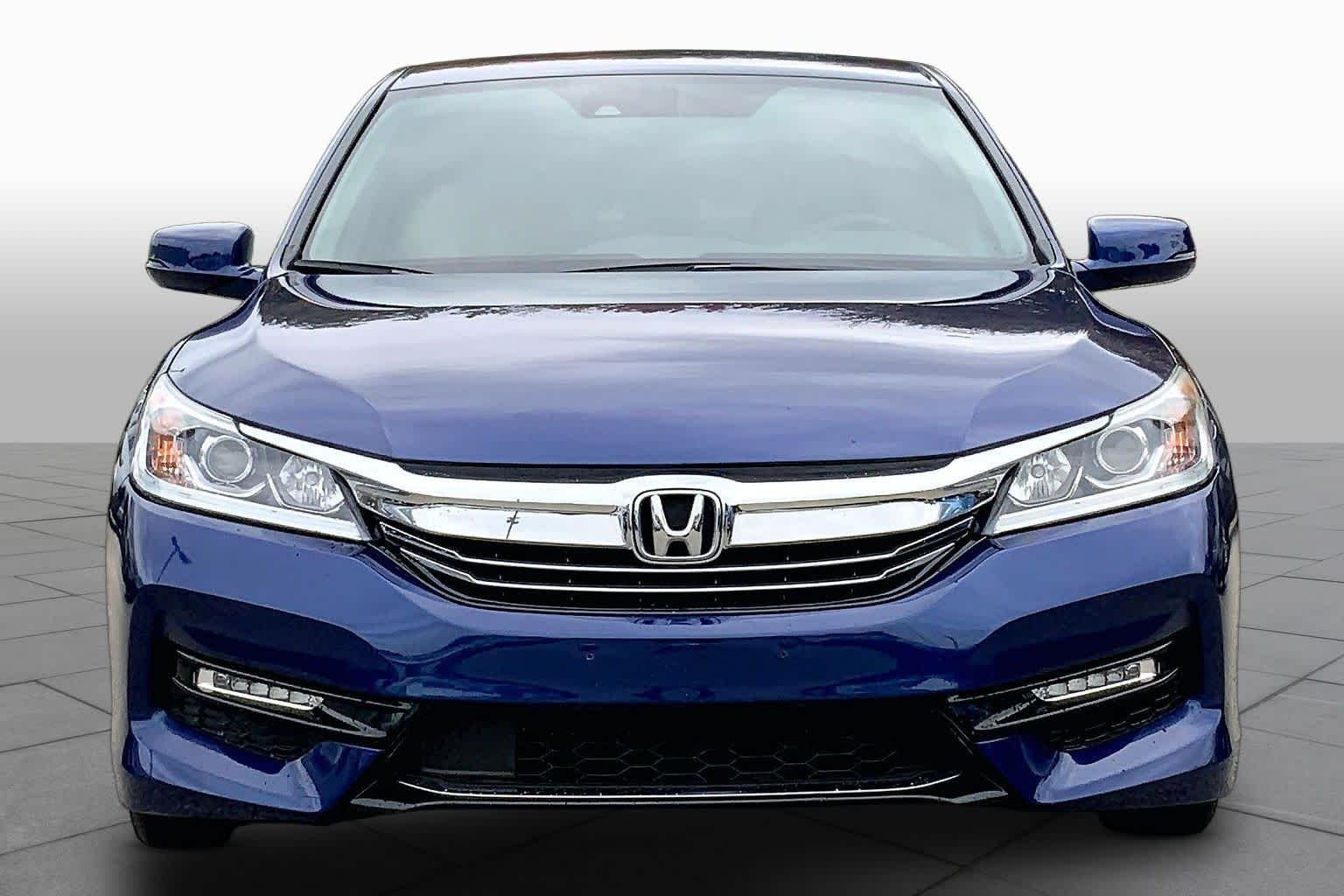 Used 2017 Blue Sky Metallic Honda  image 4