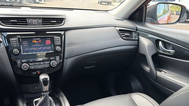 Used 2018 Orange Nissan SL image 26