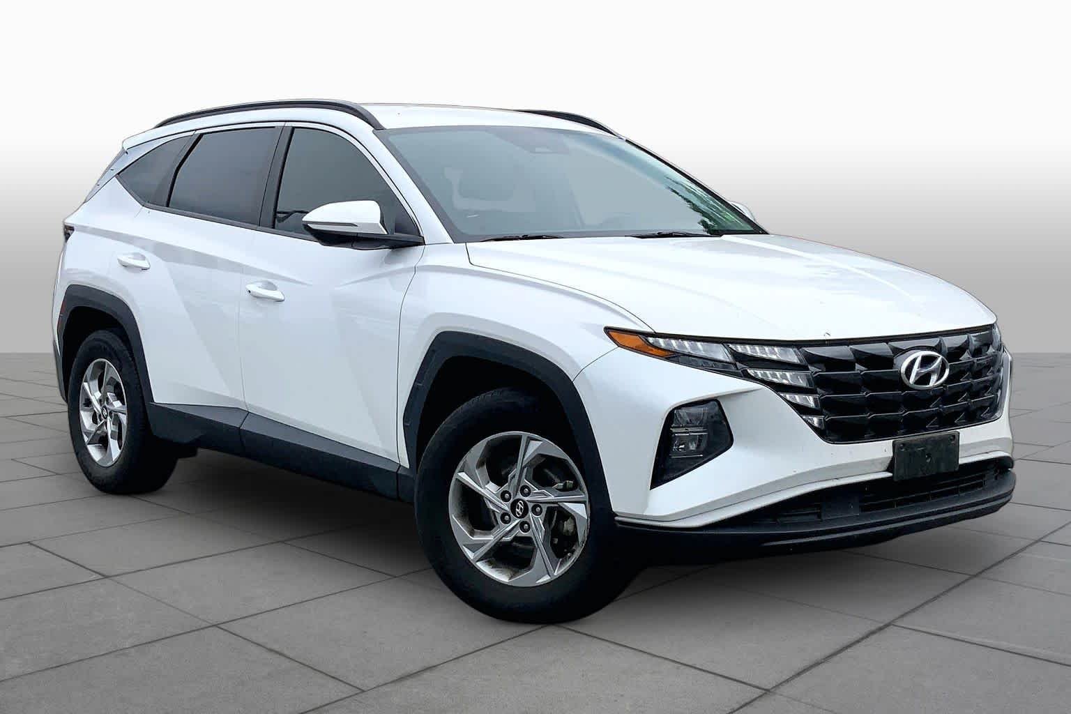 Used 2022 Quartz White Hyundai SEL image 3