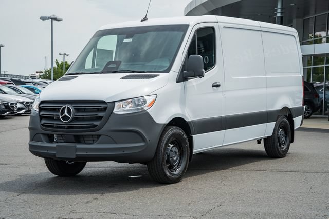 New 2026 Arctic White Mercedes-Benz Cargo 144 WB image 43