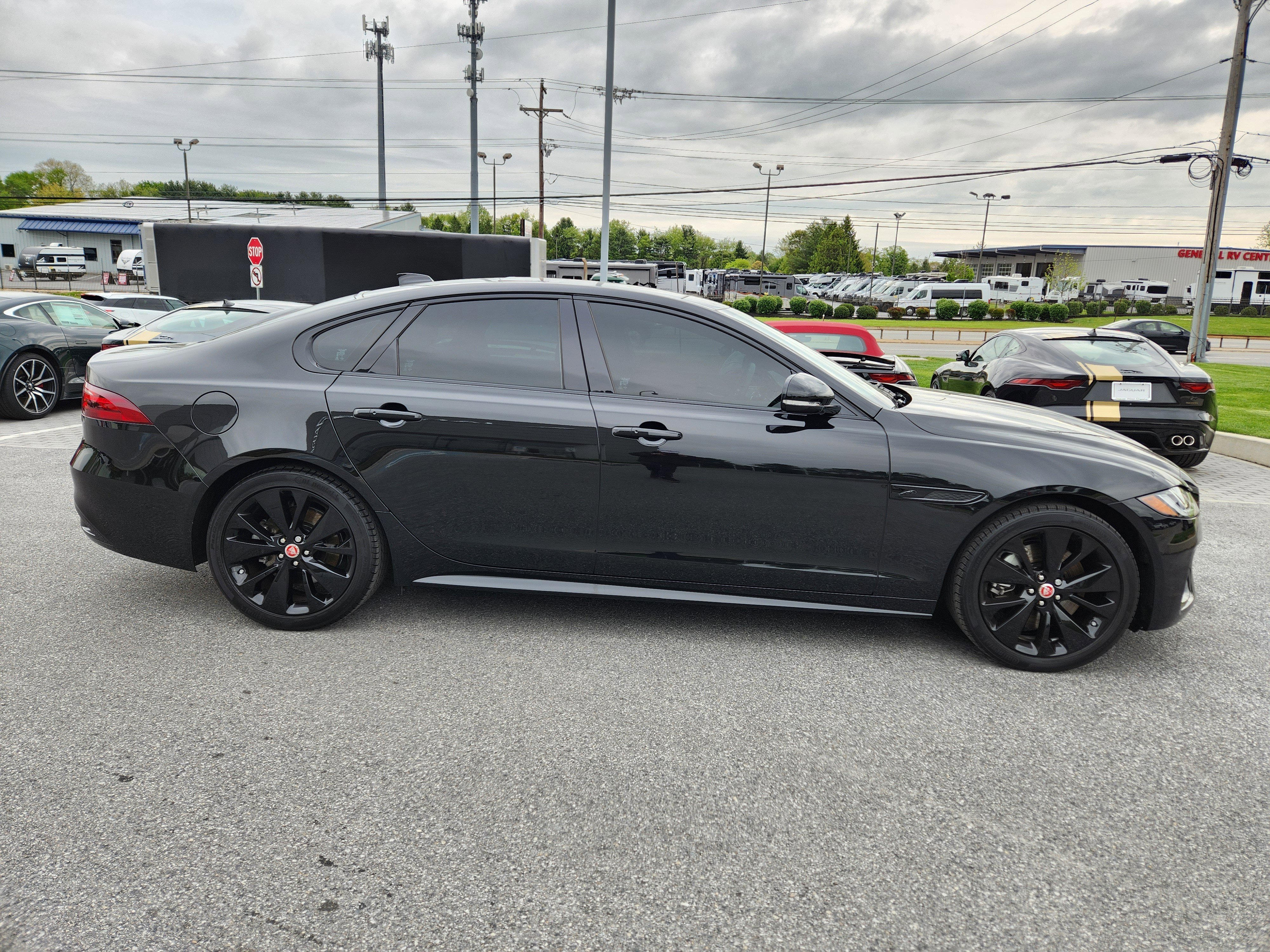 Certified Used 2022 Santorini Black Jaguar R-Dynamic SE image 6