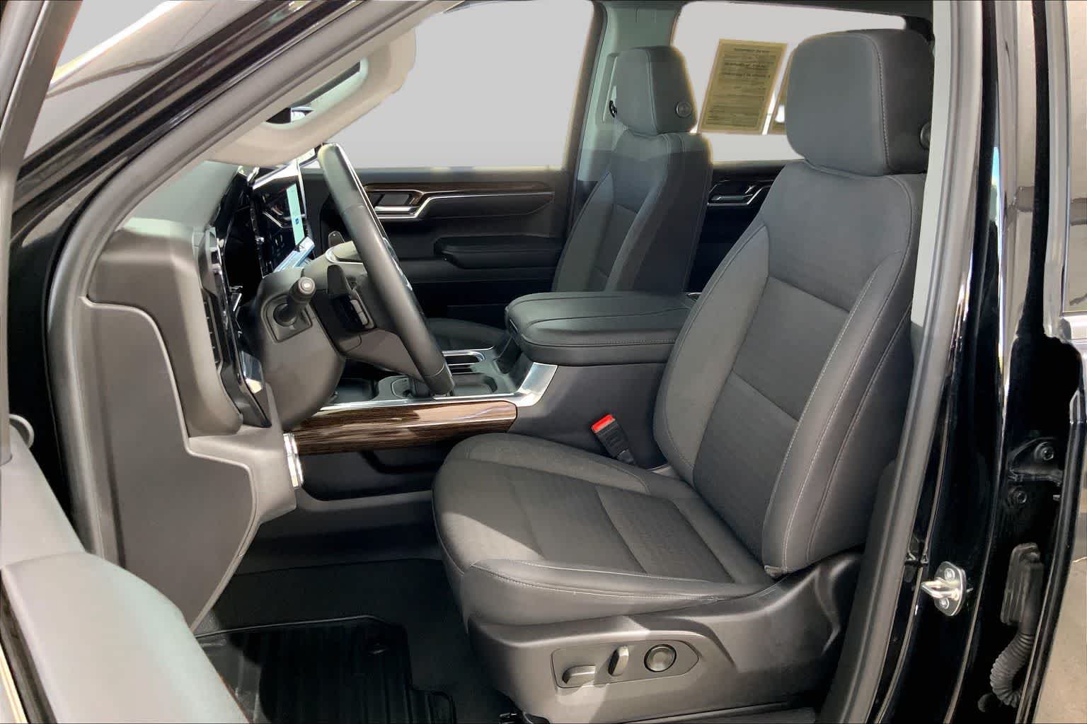 Used 2024 Onyx Black GMC Elevation image 8