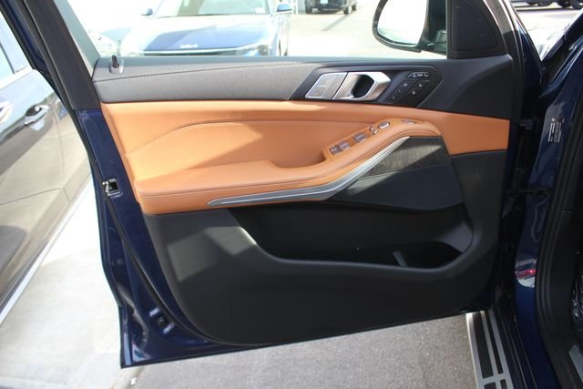 Used 2022 Blue BMW xDrive40i image 21