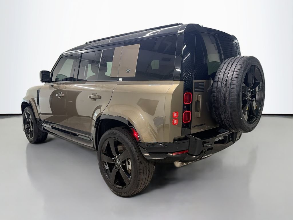 Used 2024  Land Rover X-Dynamic SE image 3