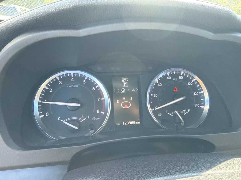 Used 2015 Black Toyota XLE V6 image 18