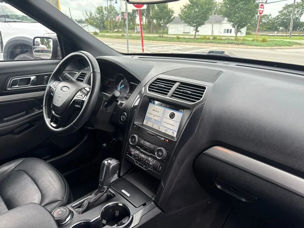 Used 2018 Red Ford XLT image 35